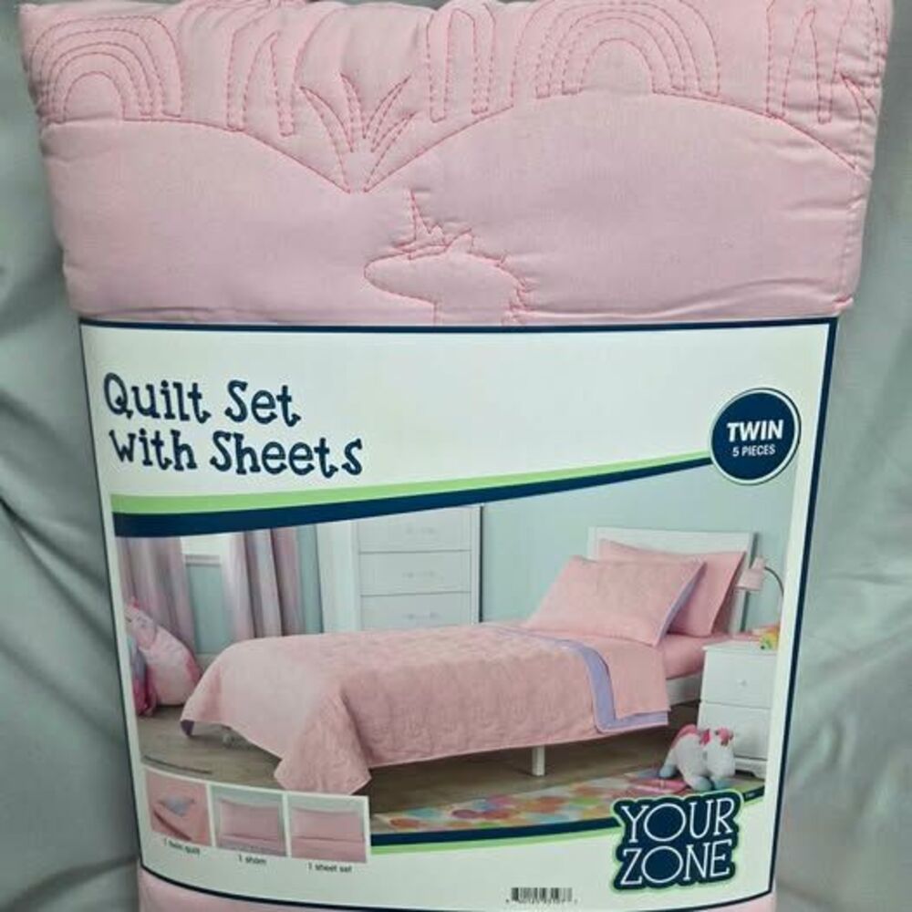 Pink twin Quilt set with sheets unicorns and rainbows stitched on quilt new